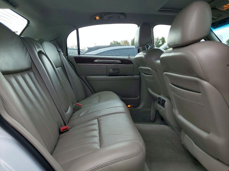 Продаж на аукціоні авто 2003 Lincoln Town Car, vin: 1LNHM82W43Y643251, номер лоту: 73248446
