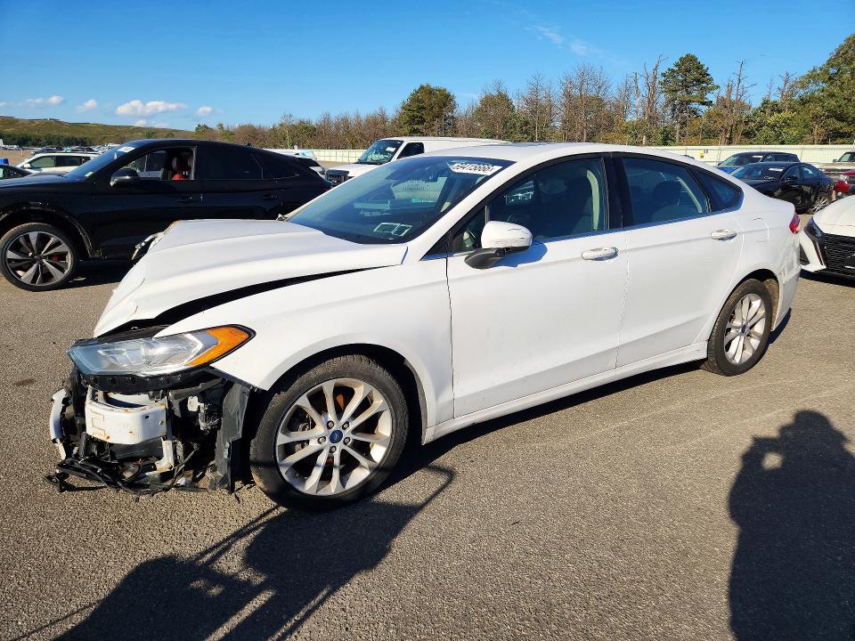 69415666 :رقم المزاد ، 3FA6P0HD1LR135897 vin ، 2020 Ford Fusion مزاد بيع