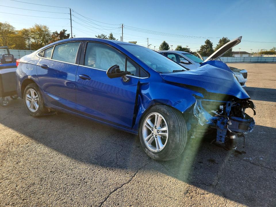 71367136 :رقم المزاد ، 1G1BH5SE4J7239950 vin ، 2018 Chevrolet Cruze مزاد بيع