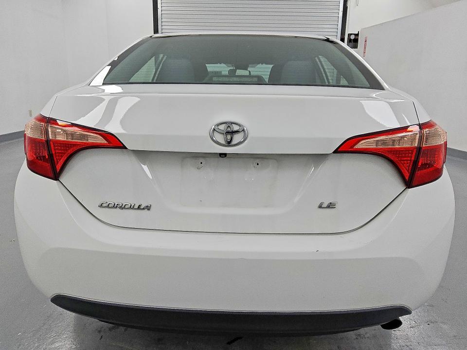 Продажа на аукционе авто 2018 Toyota Corolla, vin: 2T1BURHE6JC101990, номер лота: 71353126