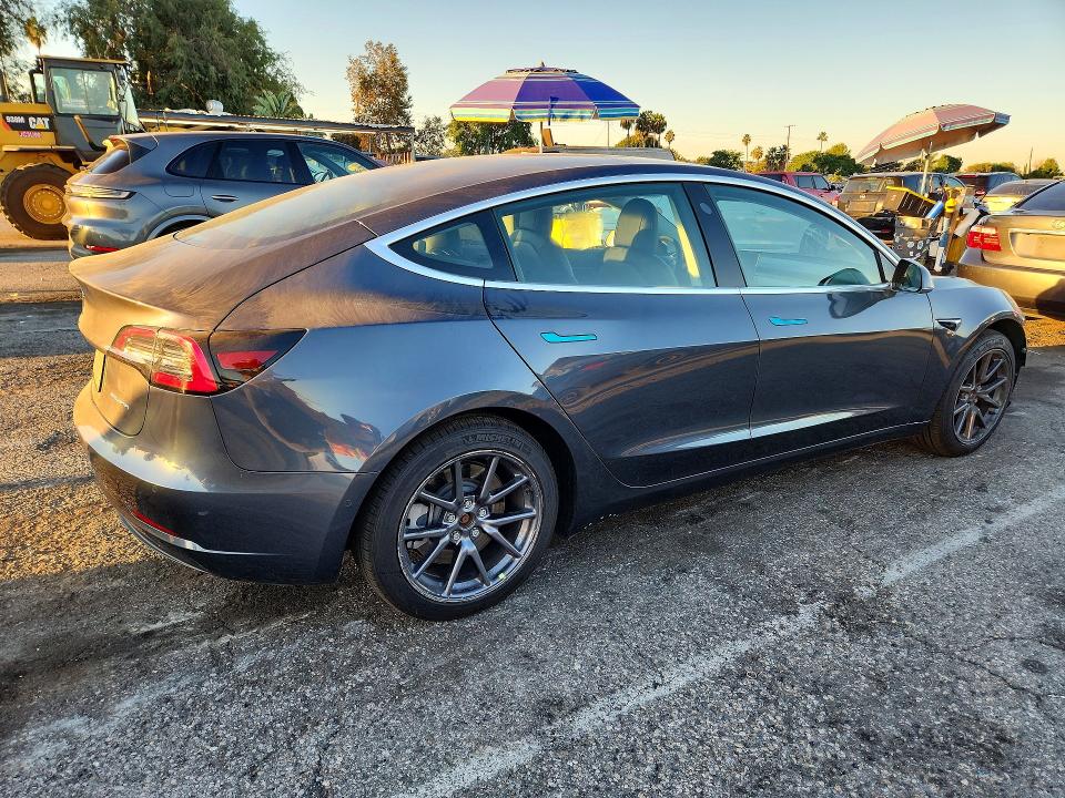 2020 Tesla Model 3 მანქანა იყიდება აუქციონზე, vin: 5YJ3E1EBXLF649583, აუქციონის ნომერი: 71477976