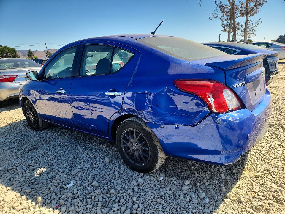 72183526 :رقم المزاد ، 3N1CN7APXFL818062 vin ، 2015 Nissan Versa مزاد بيع