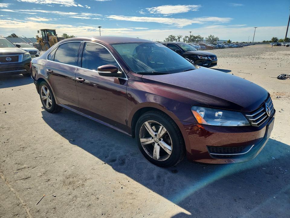 71451896 :رقم المزاد ، 1VWBT7A35EC081551 vin ، 2014 Volkswagen Passat مزاد بيع