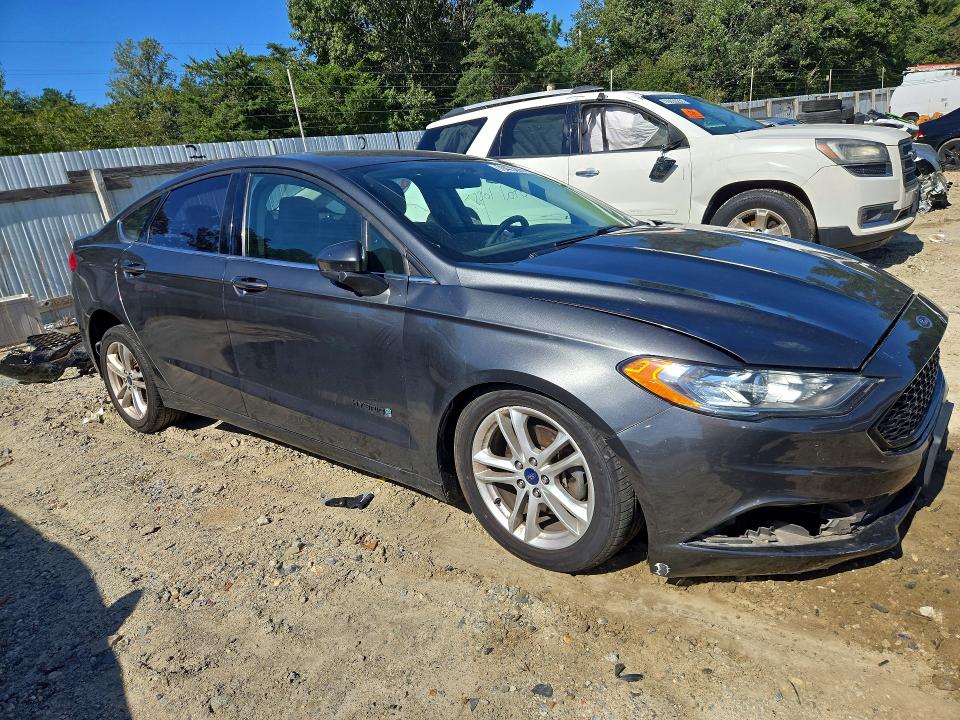 70473896 :رقم المزاد ، 3FA6P0UU6JR122243 vin ، 2018 Ford Fusion مزاد بيع