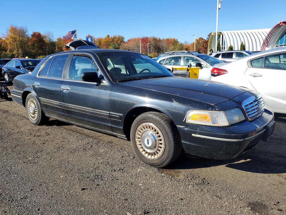 Продаж на аукціоні авто 2002 Ford Crown Victoria, vin: 2FAFP71W92X158851, номер лоту: 73825216