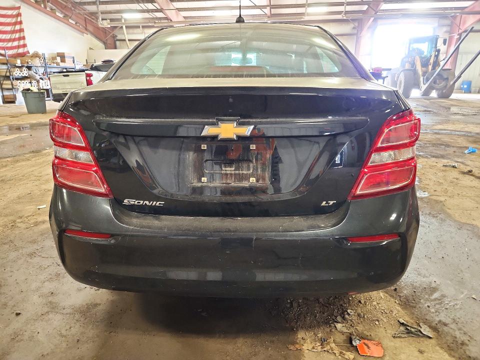 72241986 :رقم المزاد ، 1G1JD5SB6L4135137 vin ، 2020 Chevrolet Sonic مزاد بيع