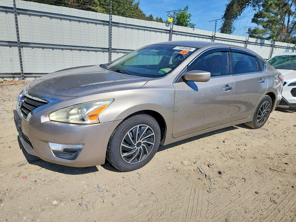 2015 Nissan Altima მანქანა იყიდება აუქციონზე, vin: 1N4AL3AP8FC450114, აუქციონის ნომერი: 71600936