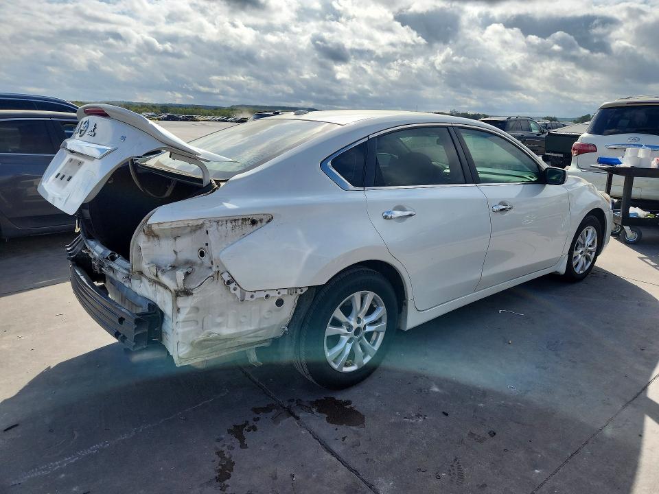 2015 Nissan Altima მანქანა იყიდება აუქციონზე, vin: 1N4AL3AP2FN340406, აუქციონის ნომერი: 72373176