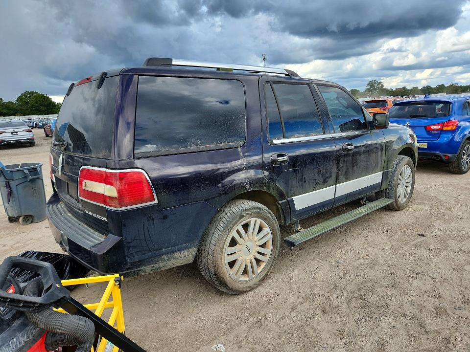 71013076 :رقم المزاد ، 5LMFU27597LJ20070 vin ، 2007 Lincoln Navigator مزاد بيع