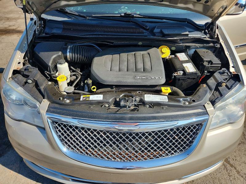 71427826 :رقم المزاد ، 2C4RC1CG3FR574345 vin ، 2015 Chrysler Town & Country مزاد بيع