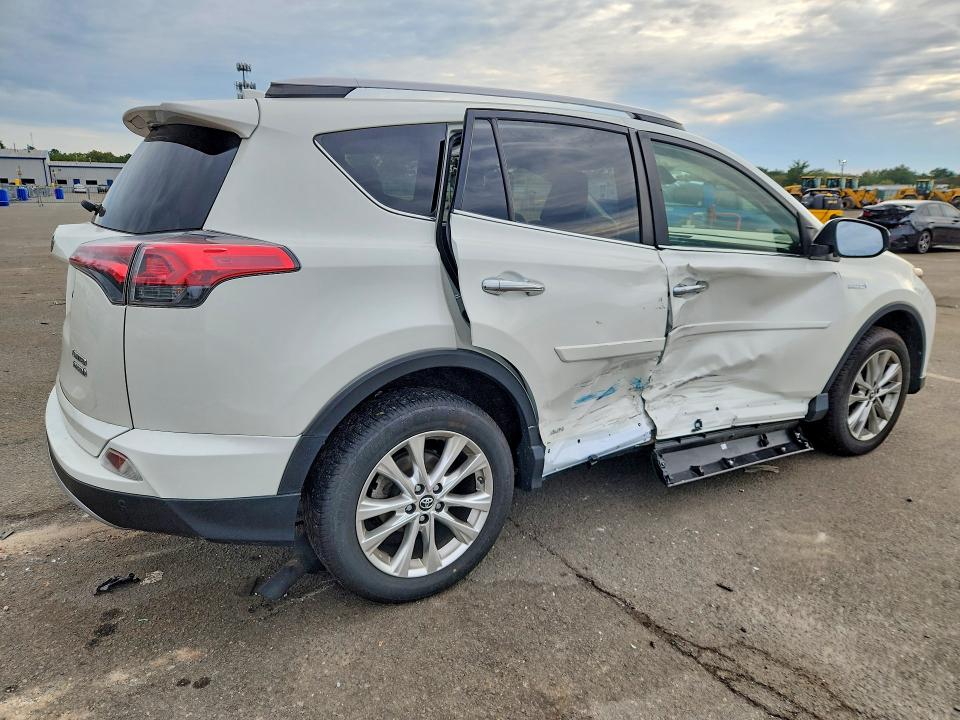 71391186 :رقم المزاد ، JTMDJREV8HD132631 vin ، 2017 Toyota Rav4 Hv مزاد بيع