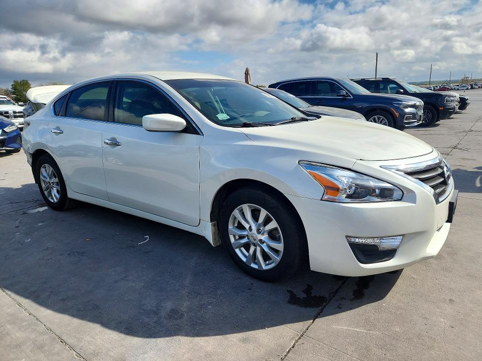 2015 Nissan Altima მანქანა იყიდება აუქციონზე, vin: 1N4AL3AP2FN340406, აუქციონის ნომერი: 72373176
