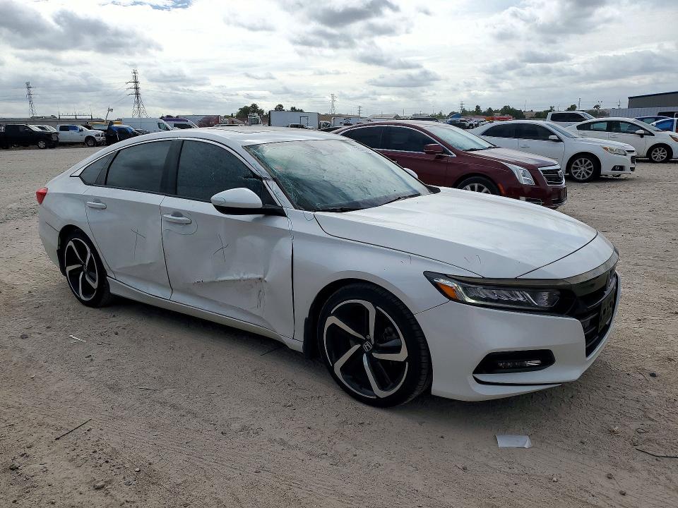 Продажа на аукционе авто 2018 Honda Accord, vin: 1HGCV2F31JA051385, номер лота: 72570816