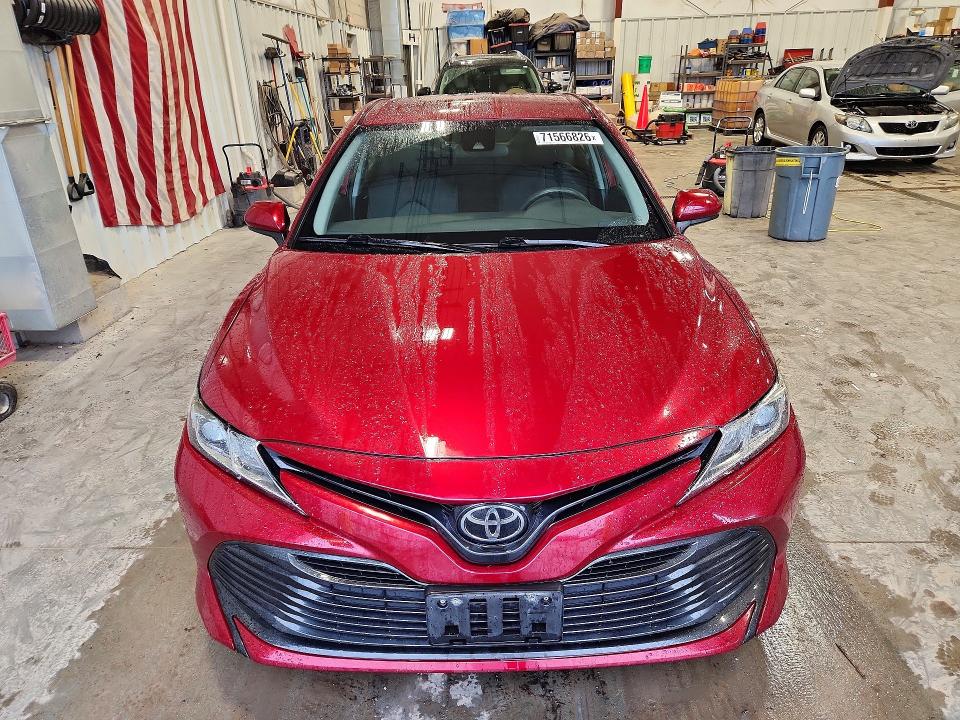 71566826 :رقم المزاد ، 4T1B11HK3KU813020 vin ، 2019 Toyota Camry مزاد بيع