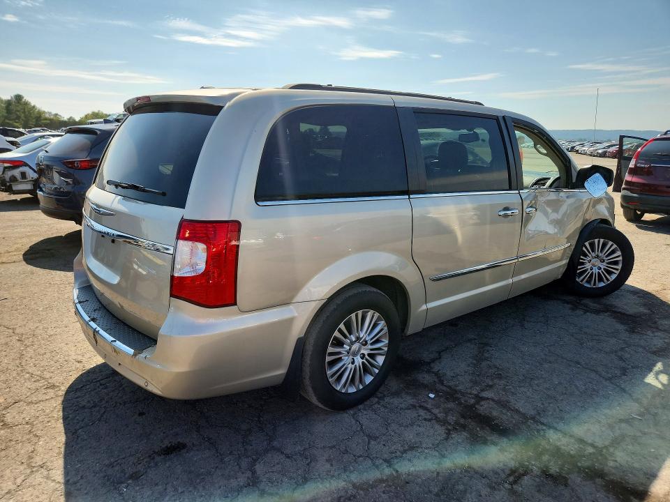 71427826 :رقم المزاد ، 2C4RC1CG3FR574345 vin ، 2015 Chrysler Town & Country مزاد بيع