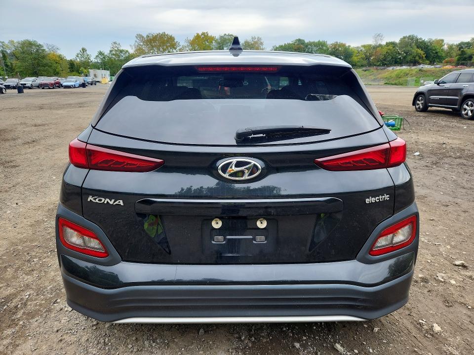 71080736 :رقم المزاد ، KM8K23AG6MU132965 vin ، 2021 Hyundai Kona مزاد بيع