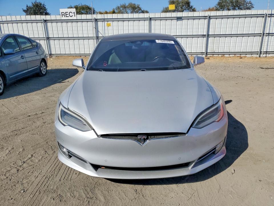Продажа на аукционе авто 2016 Tesla Model S, vin: 5YJSA1E28GF151718, номер лота: 71045396