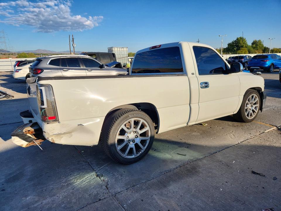 2000 Chevrolet Silverado მანქანა იყიდება აუქციონზე, vin: 1GCEC14V5YE422885, აუქციონის ნომერი: 72059636