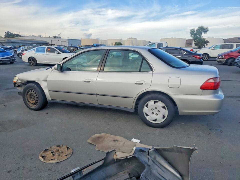 1998 Honda Accord მანქანა იყიდება აუქციონზე, vin: 1HGCG1645WA074849, აუქციონის ნომერი: 71281826