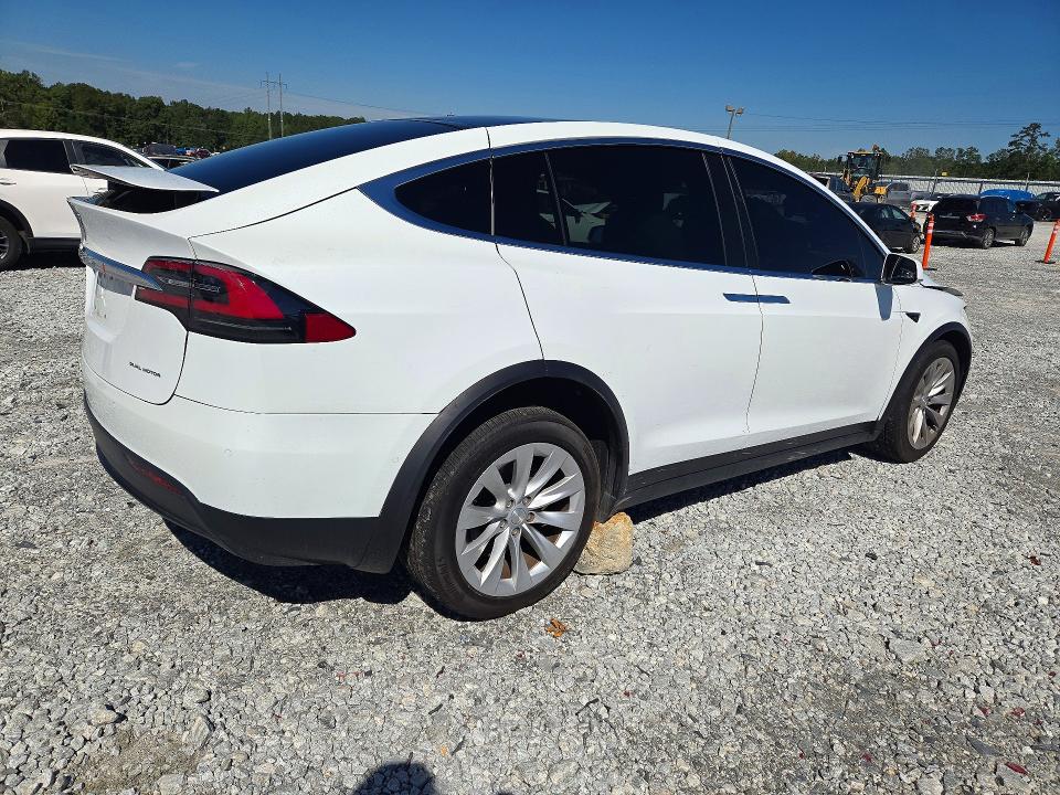 70988666 :رقم المزاد ، 5YJXCDE24LF299425 vin ، 2020 Tesla Model X مزاد بيع