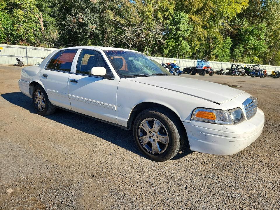 Продаж на аукціоні авто 2011 Ford Crown Victoria, vin: 2FABP7EV8BX184552, номер лоту: 70616826