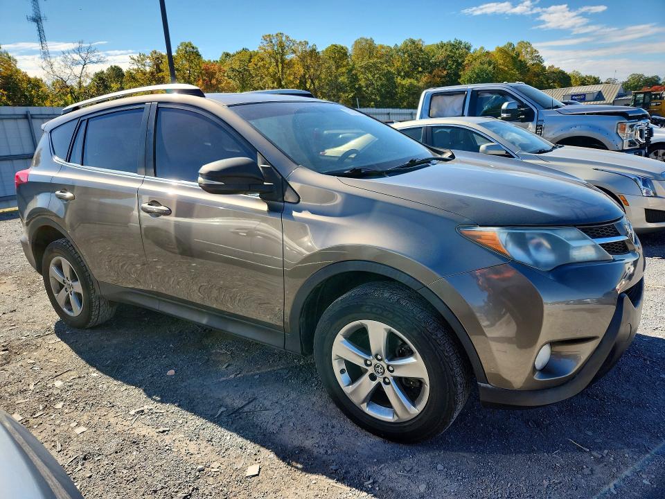 2015 Toyota Rav4 მანქანა იყიდება აუქციონზე, vin: JTMRFREV1FD157701, აუქციონის ნომერი: 73135966