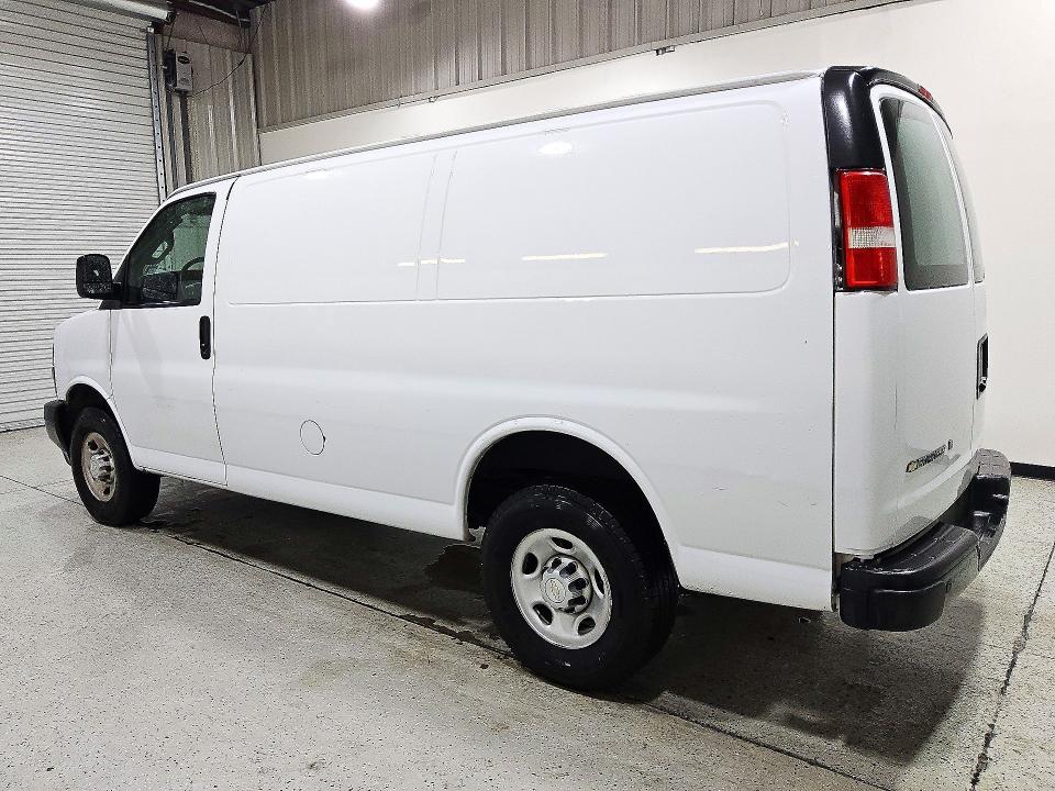 71805056 :رقم المزاد ، 1GCWGAFP8N1217250 vin ، 2022 Chevrolet Express G2500 مزاد بيع
