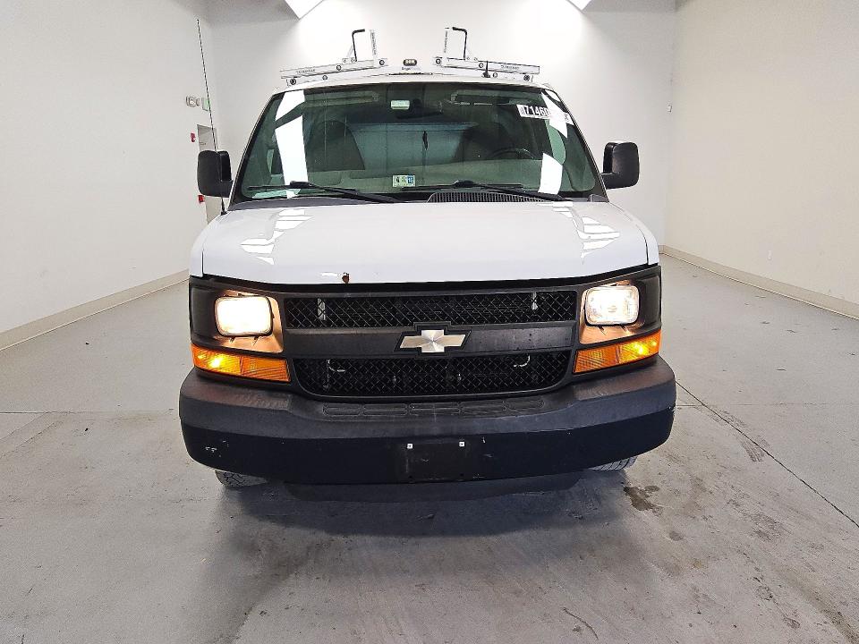 71460556 :رقم المزاد ، 1GCWGFCF0F1151352 vin ، 2015 Chevrolet Express G2500 مزاد بيع