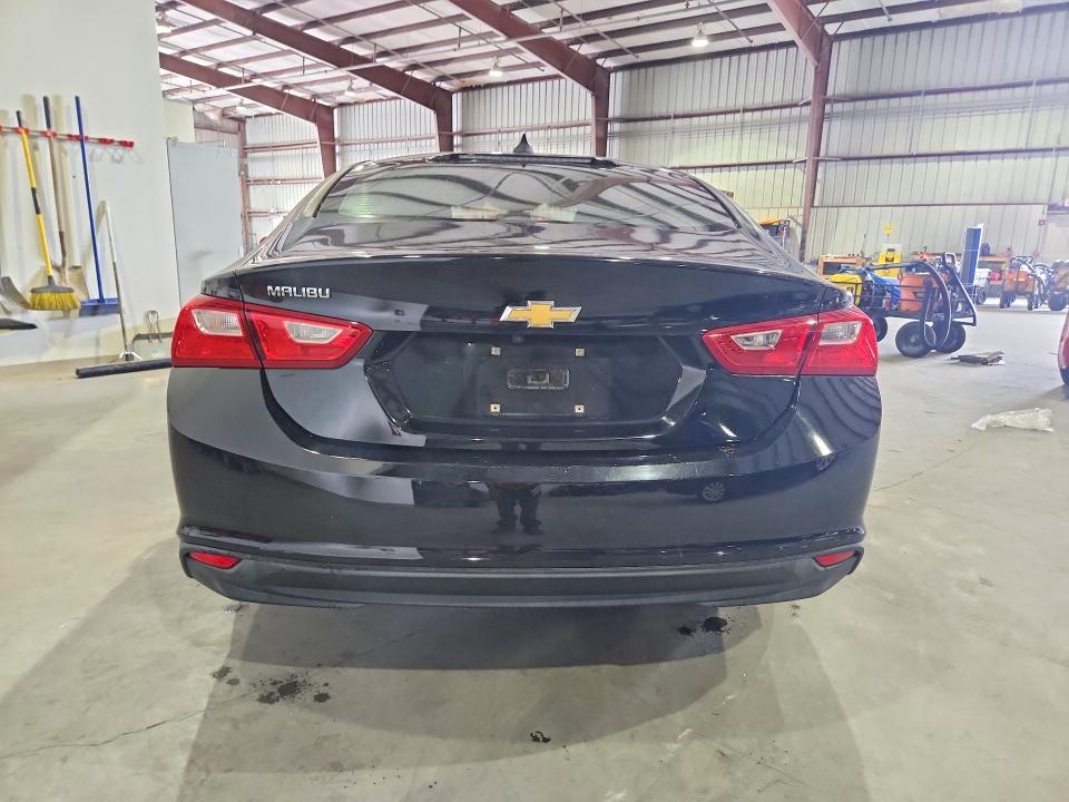 70900366 :رقم المزاد ، 1G1ZB5ST2HF158296 vin ، 2017 Chevrolet Malibu مزاد بيع