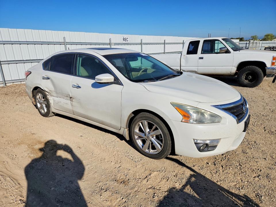 2015 Nissan Altima მანქანა იყიდება აუქციონზე, vin: 1N4AL3AP0FN381987, აუქციონის ნომერი: 71053456
