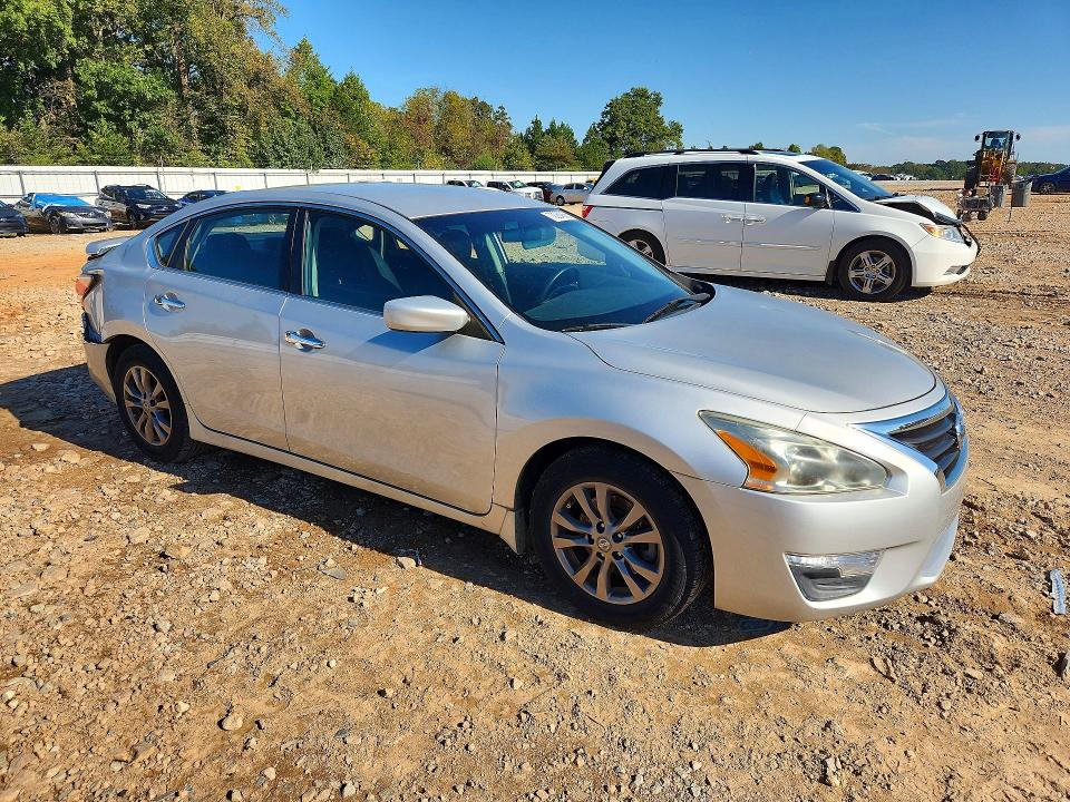 2015 Nissan Altima მანქანა იყიდება აუქციონზე, vin: 1N4AL3AP9FC576059, აუქციონის ნომერი: 72284866