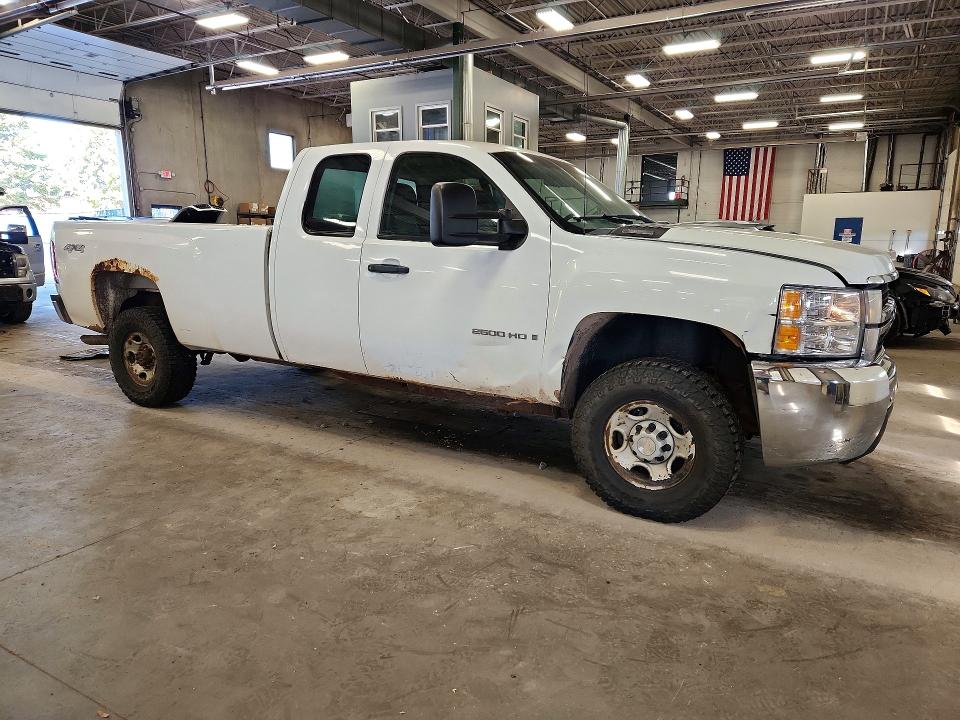 71436076 :رقم المزاد ، 1GCHK29K88E215492 vin ، 2008 Chevrolet Silverado مزاد بيع