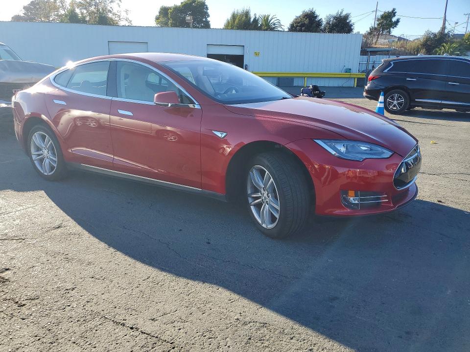 Продажа на аукционе авто 2014 Tesla Model S, vin: 5YJSA1H17EFP30571, номер лота: 70846756