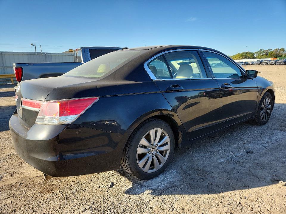 71950976 :رقم المزاد ، 1HGCP2F88BA152446 vin ، 2011 Honda Accord مزاد بيع