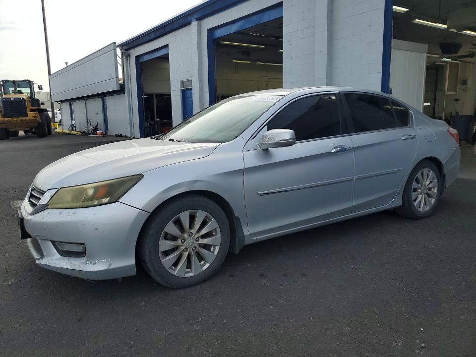 2013 Honda Accord მანქანა იყიდება აუქციონზე, vin: 1HGCR2F83DA040330, აუქციონის ნომერი: 72002556