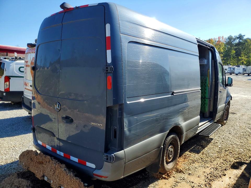 71715946 :رقم المزاد ، W1Y40CHY4MT071022 vin ، 2021 Mercedes-benz Sprinter مزاد بيع
