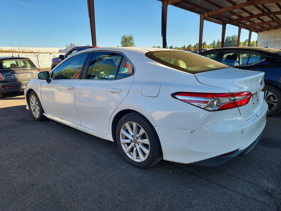 72160756 :رقم المزاد ، 4T1B11HK2JU062636 vin ، 2018 Toyota Camry مزاد بيع