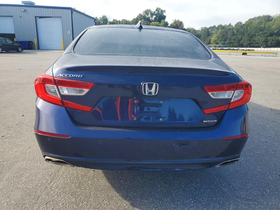Продаж на аукціоні авто 2018 Honda Accord, vin: 1HGCV1F93JA107888, номер лоту: 72173686