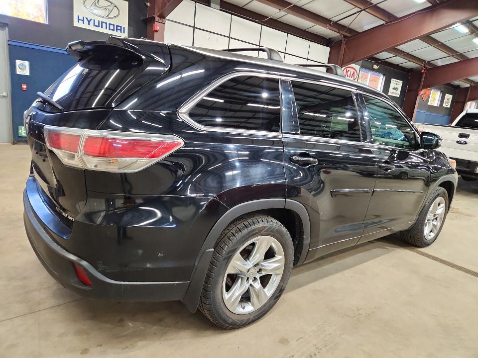 72881716 :رقم المزاد ، 5TDDKRFH8FS073216 vin ، 2015 Toyota Highlander مزاد بيع