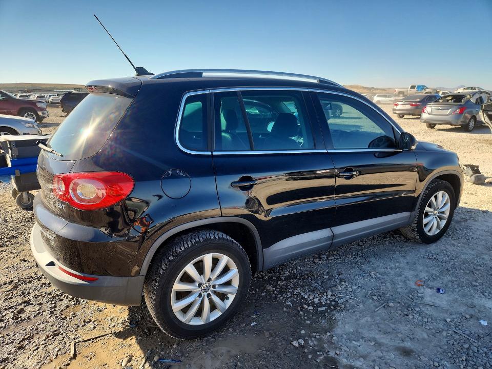 71504036 :رقم المزاد ، WVGAV7AX0BW555892 vin ، 2011 Volkswagen Tiguan مزاد بيع