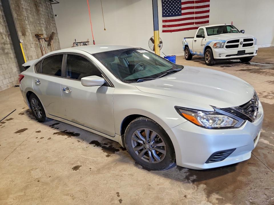 2018 Nissan Altima მანქანა იყიდება აუქციონზე, vin: 1N4AL3AP3JC160999, აუქციონის ნომერი: 70923716