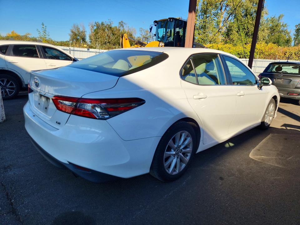 72160756 :رقم المزاد ، 4T1B11HK2JU062636 vin ، 2018 Toyota Camry مزاد بيع