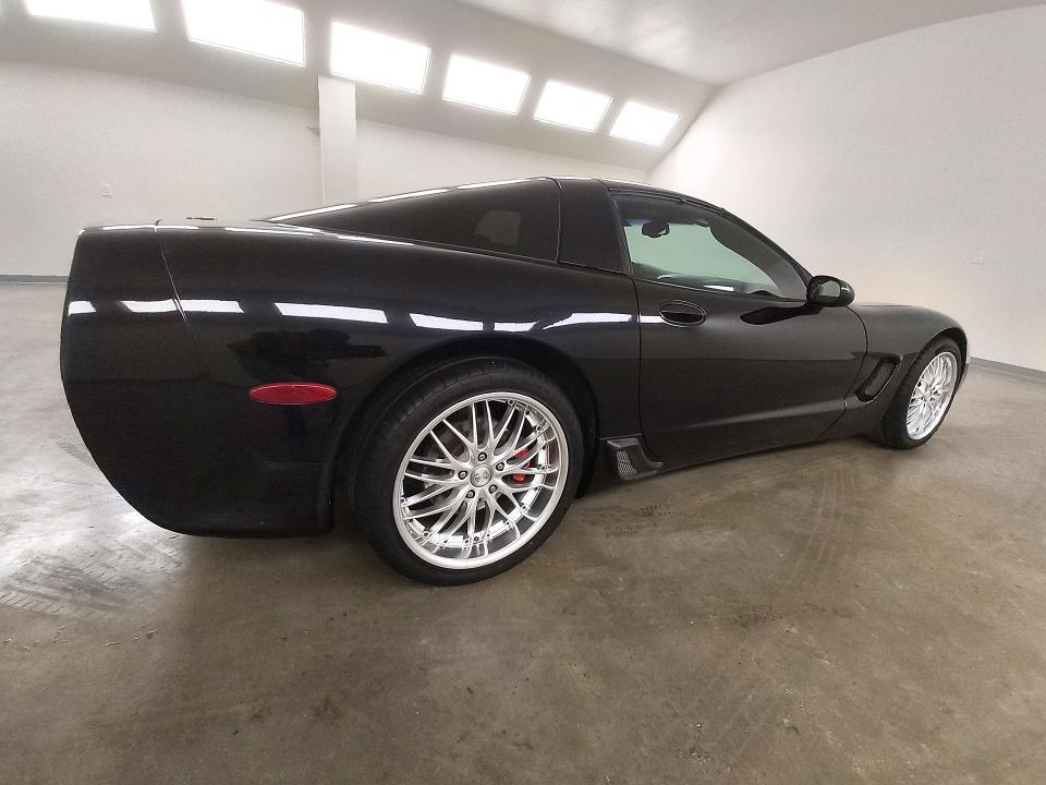 72562926 :رقم المزاد ، 1G1YY22GX45133576 vin ، 2004 Chevrolet Corvette مزاد بيع