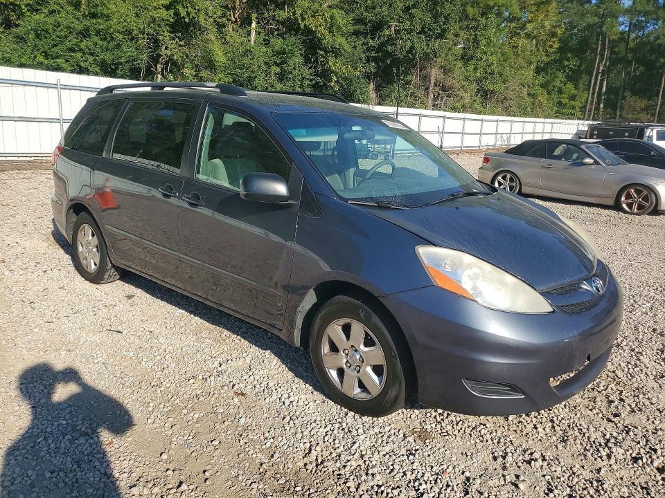Продажа на аукционе авто 2010 Toyota Sienna, vin: 5TDKK4CC6AS323760, номер лота: 70035936