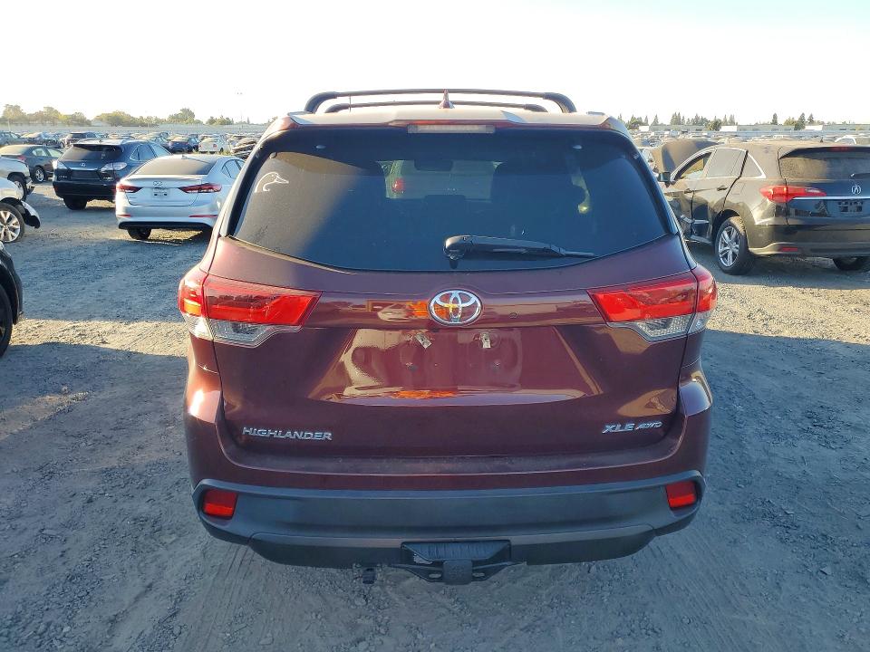 Aukcja sprzedaży 2018 Toyota Highlander, vin: 5TDJZRFH6JS886934, numer aukcji: 71049426