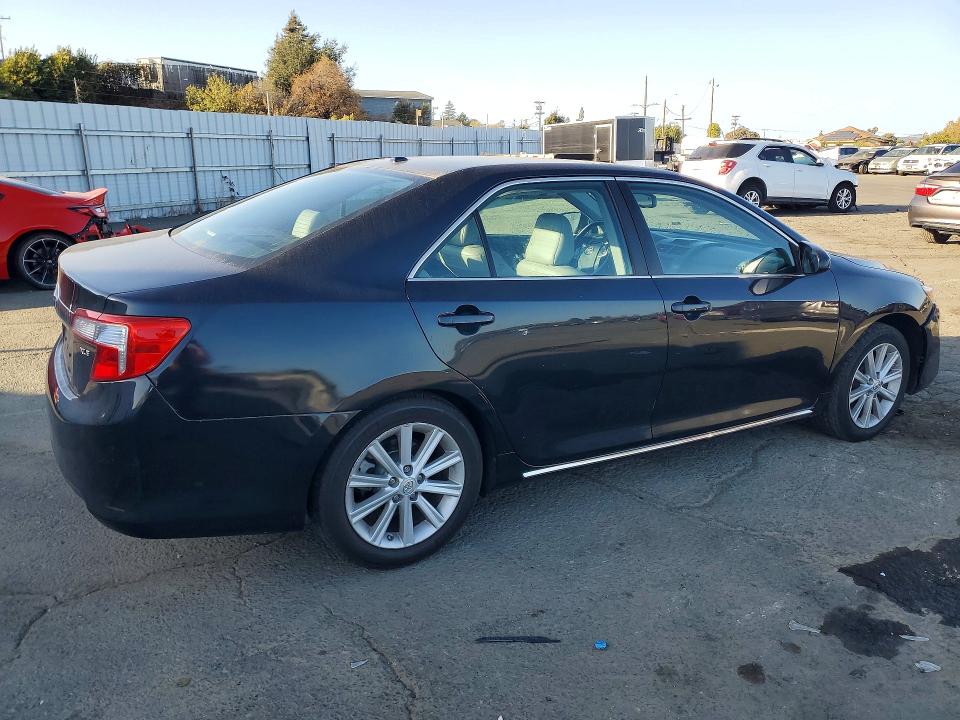 72723296 :رقم المزاد ، 4T4BF1FK3ER389496 vin ، 2014 Toyota Camry مزاد بيع