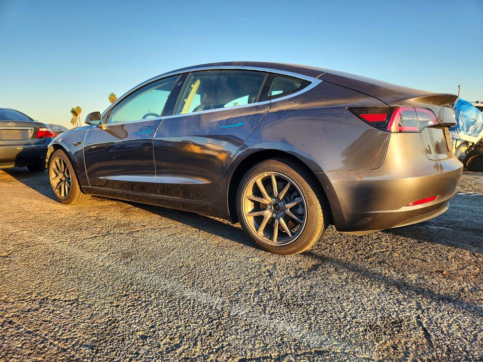 2020 Tesla Model 3 მანქანა იყიდება აუქციონზე, vin: 5YJ3E1EBXLF649583, აუქციონის ნომერი: 71477976