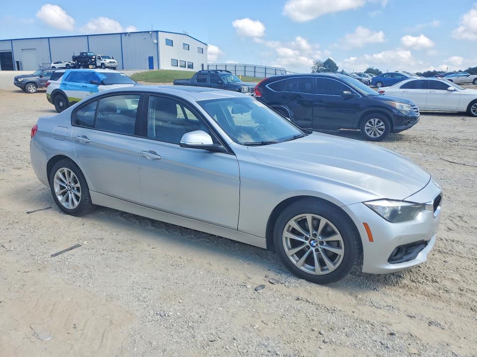 70930626 :رقم المزاد ، WBA8E1G58GNT35450 vin ، 2016 Bmw 320 مزاد بيع