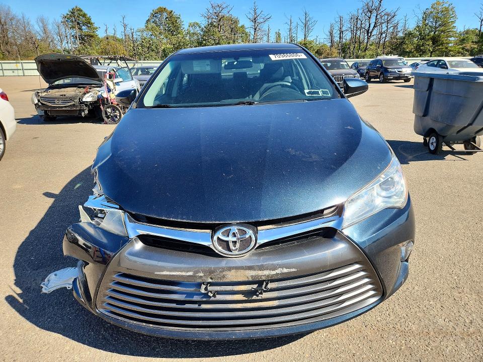 70986806 :رقم المزاد ، 4T1BF1FK8HU271507 vin ، 2017 Toyota Camry مزاد بيع
