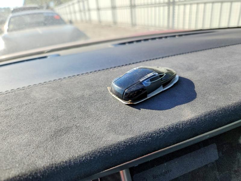 70314796 :رقم المزاد ، 5YJSA1E4XFF113987 vin ، 2015 Tesla Model S مزاد بيع